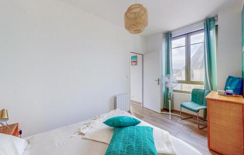 Llit o llits en una habitació de 1 Bedroom Stunning Apartment In Melrand