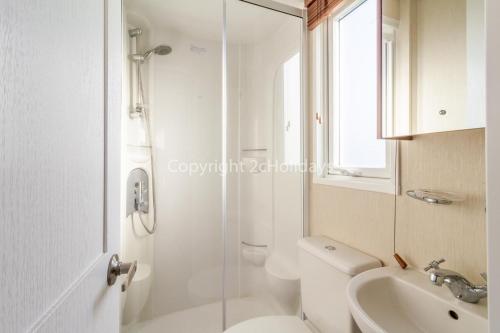 a bathroom with a shower and a toilet and a sink at Luxury Caravan Nearby The Beautiful Scratby Beach In Norfolk Ref 50001a in Great Yarmouth