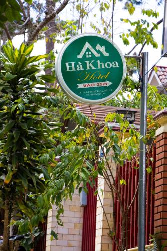 a sign for a huanaarmaarma restaurant in front of a building at Ha Khoa Hotel Dalat in Da Lat