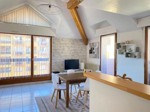 L’Orme • Duplex central au bord du canal