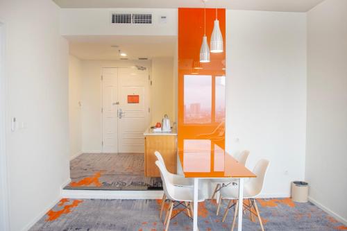 a kitchen and dining room with a table and chairs at HARRIS Suites fx Sudirman in Jakarta