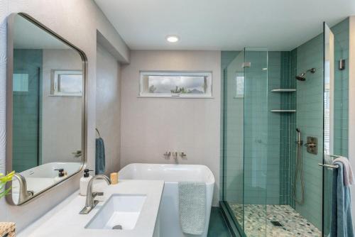 Phòng tắm tại Sea Glass