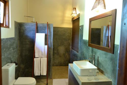 A bathroom at Kuwera Eco Lodge