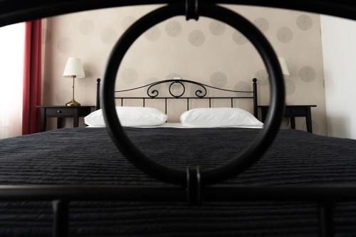 a view of a bed through a round mirror at Penzion Vila Prešeren in Bled