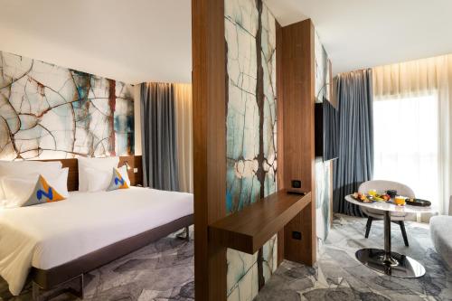 Un ou plusieurs lits dans un hébergement de l'établissement Novotel Tunis Lac