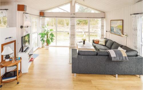 Χώρος καθιστικού στο Holiday Home Brovst With A Fireplace 03