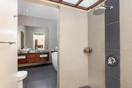 a bathroom with a toilet and a sink at Villa Sanika in Candidasa