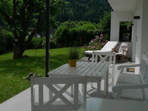 a picnic table and chairs on a patio at Ferienwohnung Peterberg in Kirchzarten