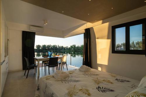a bedroom with a bed and a table with chairs at Village Lake Placid in Silvi Marina