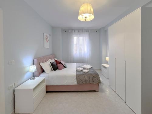 Una cama o camas en una habitación de Irina Solyar apartment