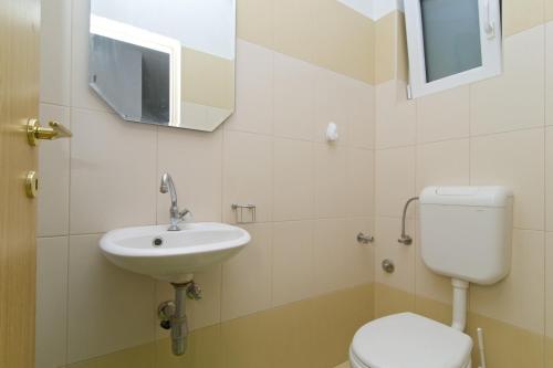 Holiday home in Omis with terrace, air conditioning, WiFi, washing machine 5202-1