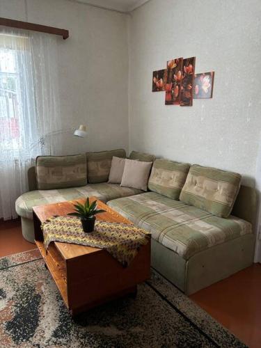 a living room with a couch and a coffee table at Mamma maja in Kiviõli