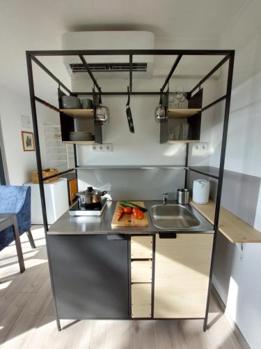 a small kitchen with a counter and a sink at Stüble Kabinok in Somogyhárságy