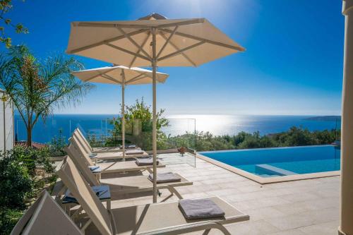 Πισίνα στο ή κοντά στο Villa Andriana