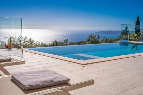 Πισίνα στο ή κοντά στο Villa Andriana