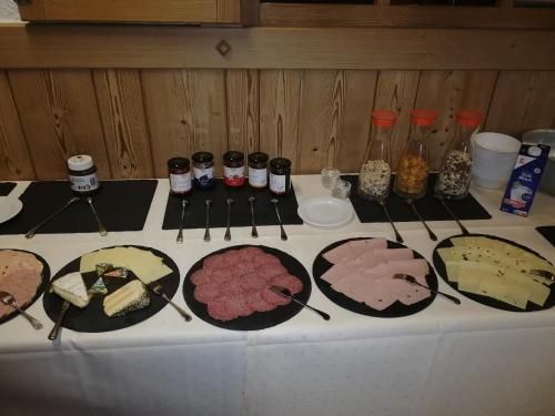 Makanan di atau berdekatan hotel