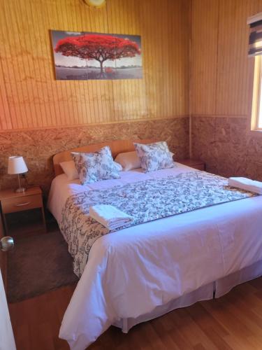 Cabañas Vientos del Sur en Puerto Puyuhuapi Aysen房間的床