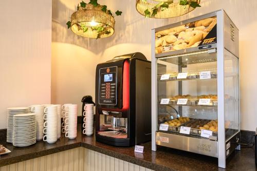 a bakery with a cash register and some pastries at UniHotel Salto in Salto