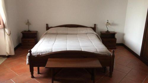 a bed in a bedroom with two night stands at Agriturismo Genovesi in Alvignano