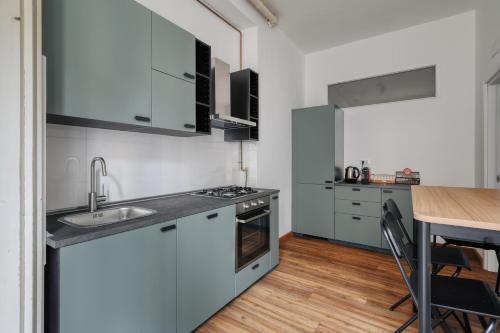 JOIVY Chic 3-Bed Flat Near Colonne di San Lorenzo