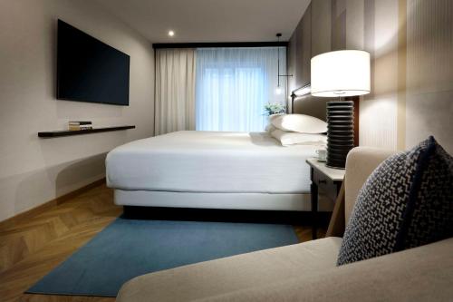 Hyatt Regency Hesperia Madridにあるベッド