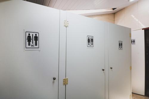 a row of white lockers with a sign on them at Hostel Cabo Frio in Cabo Frio