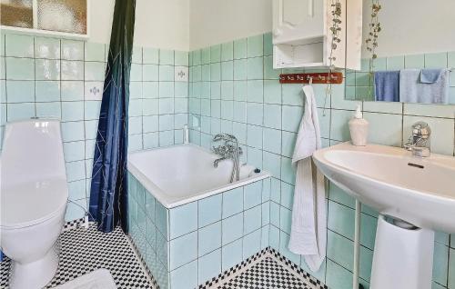 Koupelna v ubytování Lovely Home In Stege With Wifi