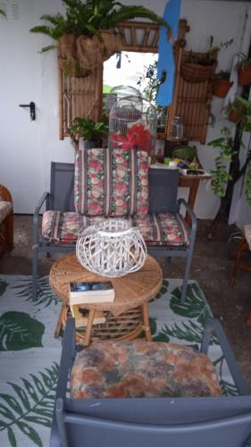 a living room with a table and chairs and a table sidx sidx at Casa Nieves de Mario in Santa Cruz de la Palma