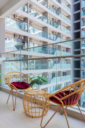 two chairs and a table in front of a building at The Sóng Luxury Apartment Vung Tau - Tuấn Hoà Homestay in Vung Tau