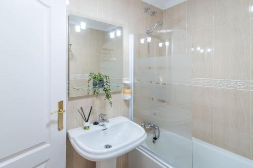 Apartment near the city centre + free parking