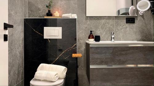 Koupelna v ubytování Apartments E&T by Locap Group