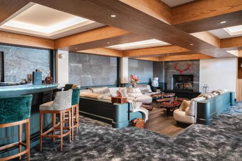 a living room with a couch and a bar at Hotel Annapurna in Courchevel