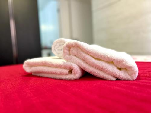 a pair of towels sitting on top of a bed at Apartamento Beira Mar de Pajuçara / Maceió in Maceió