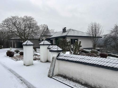 Villa Engelskirchen semasa musim sejuk