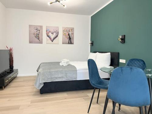 a bedroom with a bed and a table and chairs at Staywell Für 4 Parking I Netflix I Kitchen in Paderborn