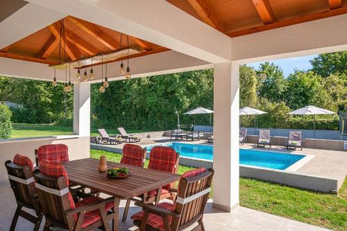 Bazén v ubytování Charmante Villa mit privatem Pool, Klima, Sonnenliegen, Terrasse und Grill nebo v jeho okolí