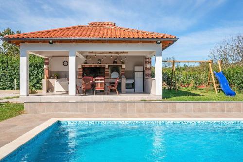 Bazén v ubytování Charmante Villa mit privatem Pool, Klima, Sonnenliegen, Terrasse und Grill nebo v jeho okolí