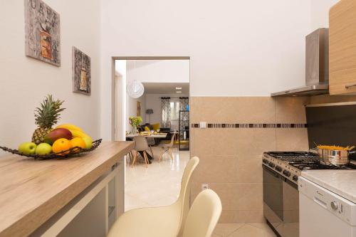 Kuchyň nebo kuchyňský kout v ubytování Charmante Villa mit privatem Pool, Klima, Sonnenliegen, Terrasse und Grill