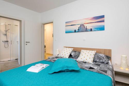 Postel nebo postele na pokoji v ubytování Charmante Villa mit privatem Pool, Klima, Sonnenliegen, Terrasse und Grill