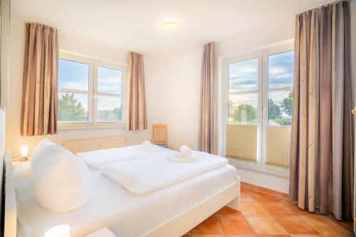 Postel nebo postele na pokoji v ubytování Einladende Fewo mit 2 Slz, Balkon und Blick aufs Wasser