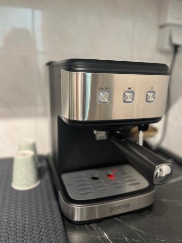 Utensilios para hacer té y café en Apartman Stevan