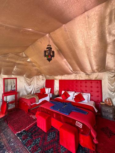 Postel nebo postele na pokoji v ubytování Authentic Luxury Camp