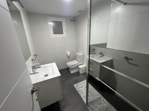 a bathroom with a sink and a toilet at Tu Rincón Gaditano PLAYA y WIFI Grupo AC Gestion in Cádiz