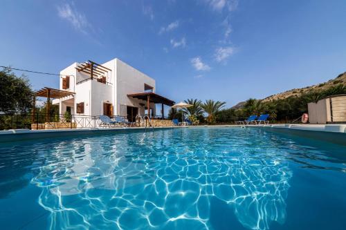 Villa Asteria not overlooked, 3 min drive to beach