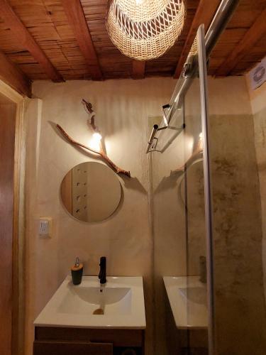 a bathroom with a sink and a mirror at Aracari Ecolodge in San Rafael