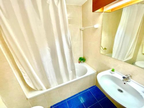 Ένα μπάνιο στο Resort Albufeira T1, Praia da Oura