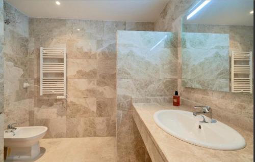 Holidays2Malaga Heroe de Sostoa con piscina junto Estacion AVE y playa