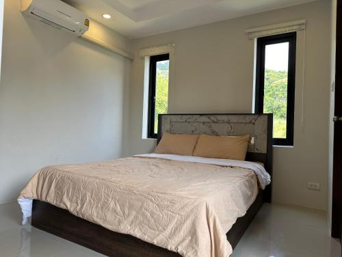 Ένα ή περισσότερα κρεβάτια σε δωμάτιο στο Cozy workation house