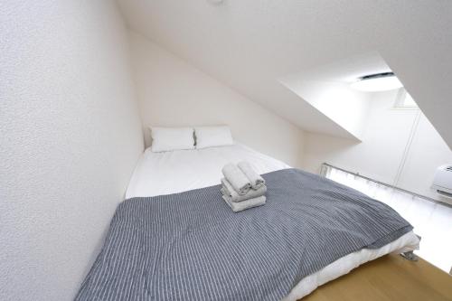En eller flere senger på et rom på メゾンファミール成瀬
