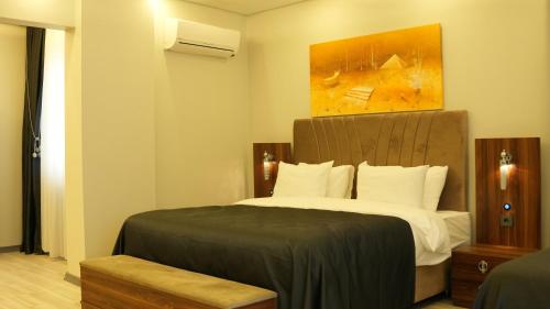 מיטה או מיטות בחדר ב-Grand Krone Hotel